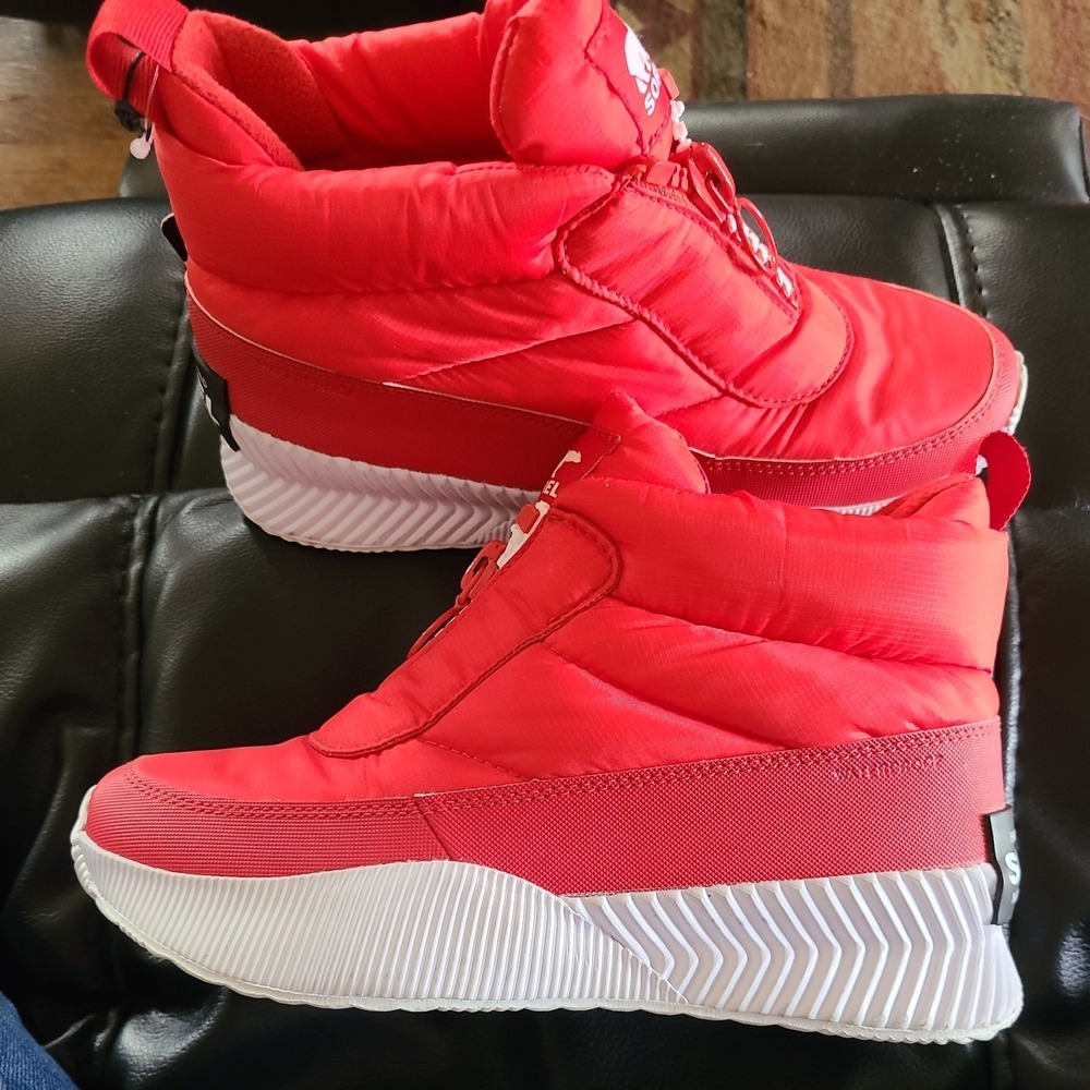 Sorel Out N About III Conquest Puffy Zip Red Waterproof Boots Womens 7.5 NL4439
